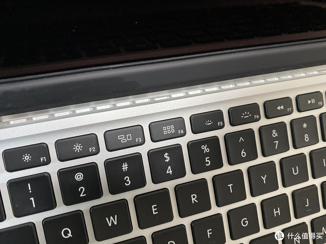买在14寸Mac发布之前，2019款RMBP带bar开箱附2015款对比