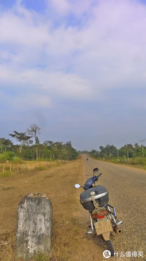 1个人，1辆摩托，1个国家，52天游老挝