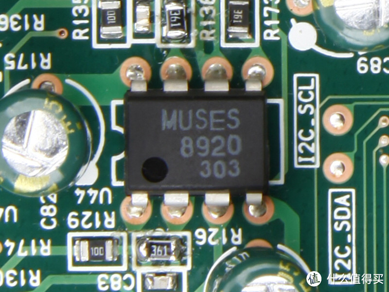 在模擬處理方面，定義最終音質的關鍵，新日本無線電公司開發的MUSES8920運算擴音機用於處理I-V轉換，將來自DAC的輸出電流轉換為電壓信號。雙單聲道方法也適用於此處理階段。