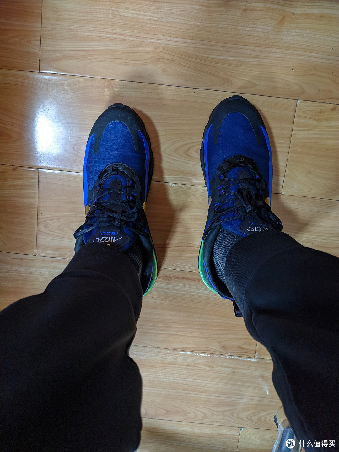 NIKE商城促销飞马 Turbo 2和Air Max 270速晒