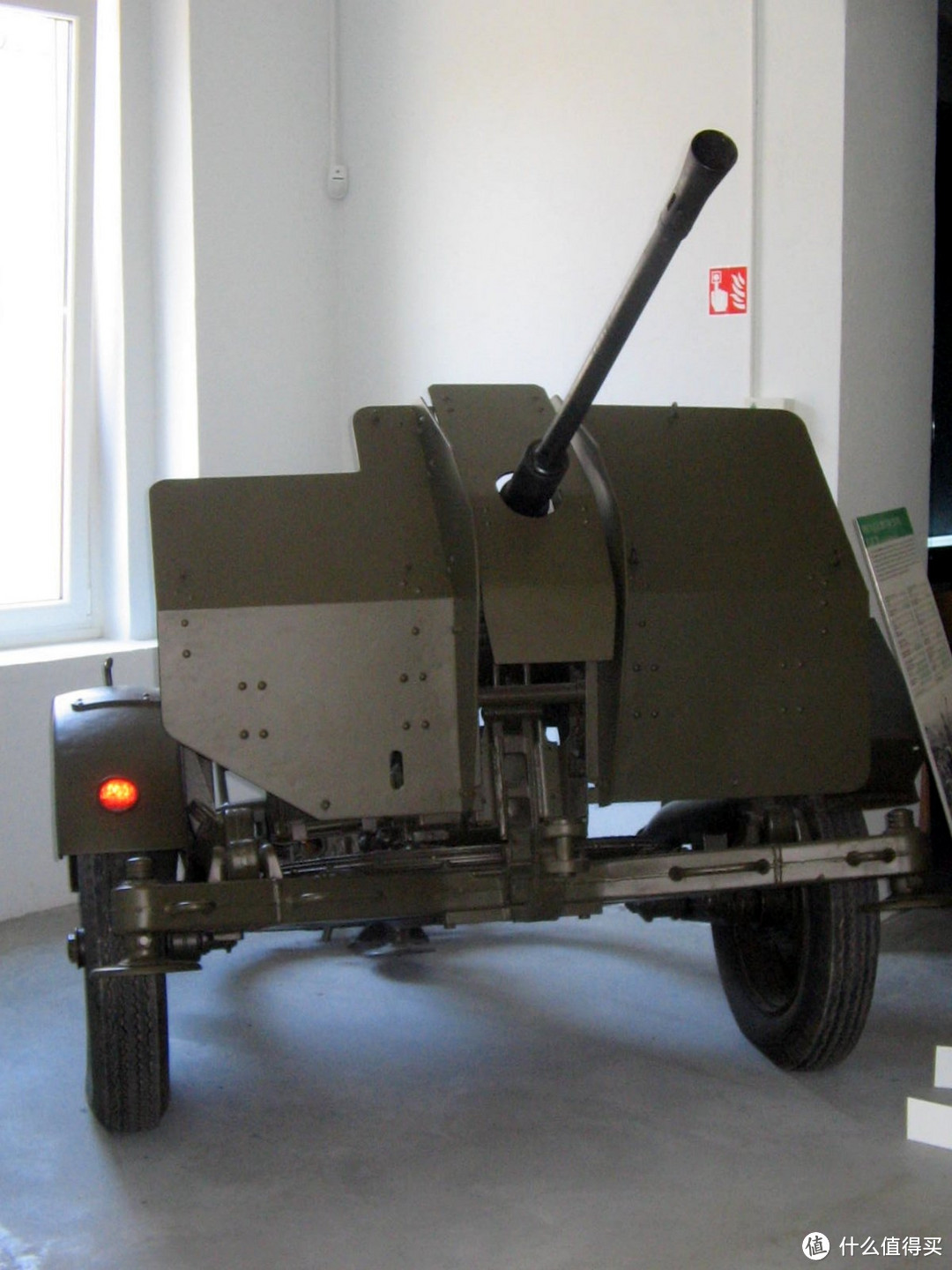 不知道哪个博物馆藏的20mm Flak 38，装载在Sd.Ah. 51型特种拖车上