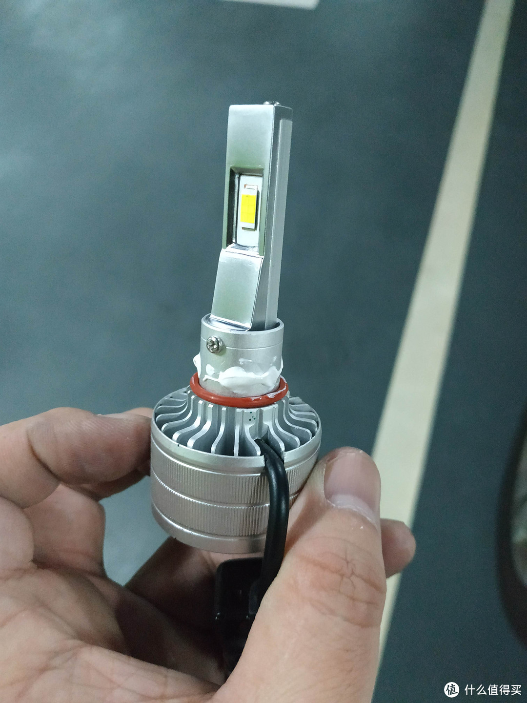 有热管的灯小亮单面发光LED大灯T1测评