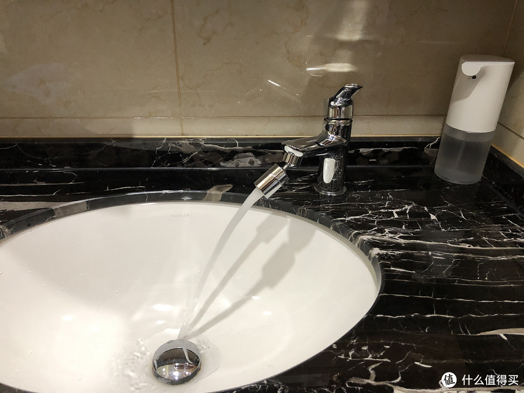 起泡防溅水模式，又起到延长水龙头的效果，避免了原来洗手总是溅水