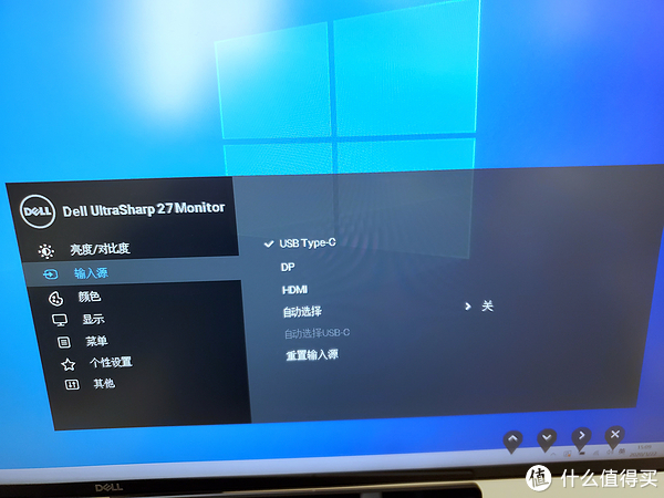 视频输入模式支持自动选择，要比之前的前两年的戴尔显示器必须手动选择输入信号要强很多（感觉可以少按不少又小又硬的按键）