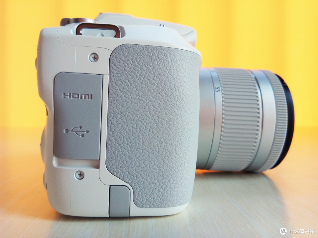 适合自拍且兼顾续航的佳能EOS 200D Mark II单反相机