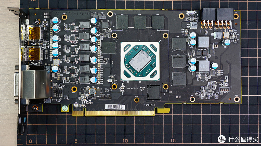 “闭嘴”打造无光空间，千元级新军RX590GME比对RX580评测