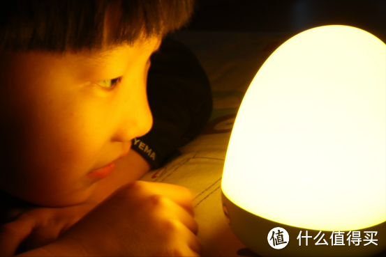 为小朋友分房睡而发愁？或许你没体验过米典零蓝光健康床头夜灯！