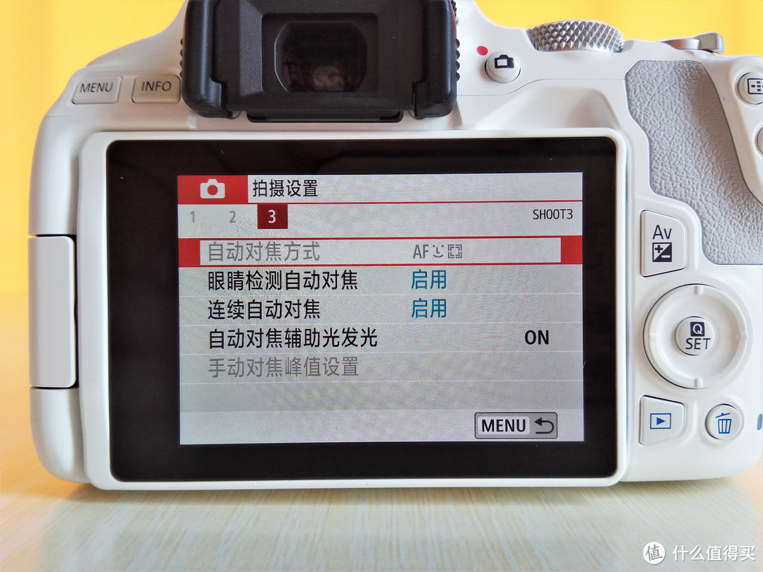 适合自拍且兼顾续航的佳能EOS 200D Mark II单反相机