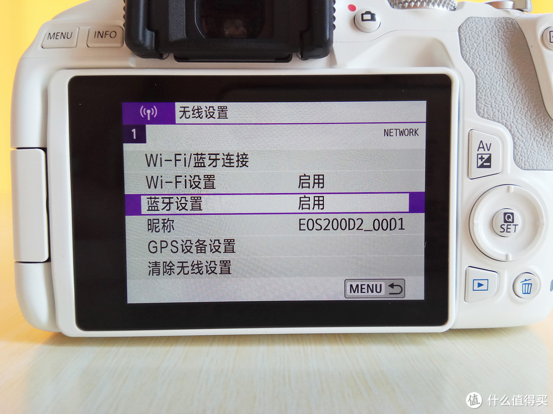 适合自拍且兼顾续航的佳能EOS 200D Mark II单反相机