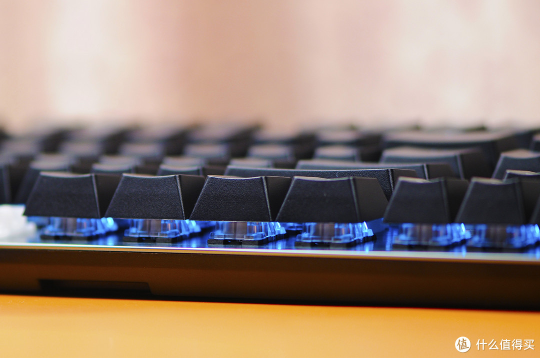 冷艳光轴、防水防尘：雷柏V530游戏机械键盘体验