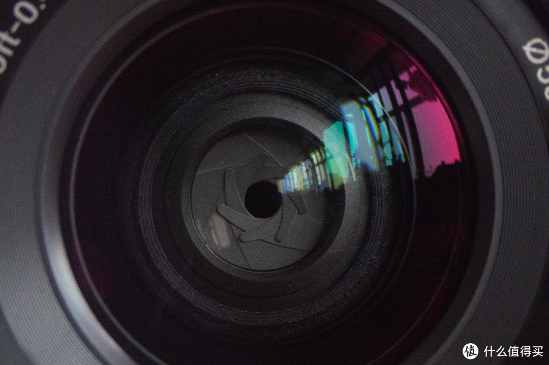 这张图片是我2470镜头的光圈特写,居然是七个叶片