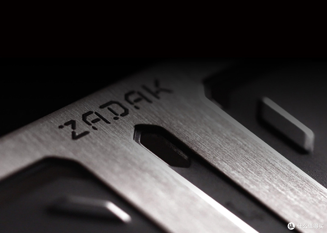 瞄准高端游戏市场的内存你不考虑一下吗？---ZADAK SPARK RGB开箱试玩