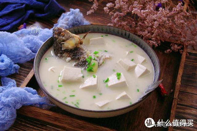 它和豆腐真是天生一对，煮汤喝最养人，汤汁奶白特鲜美，要多喝