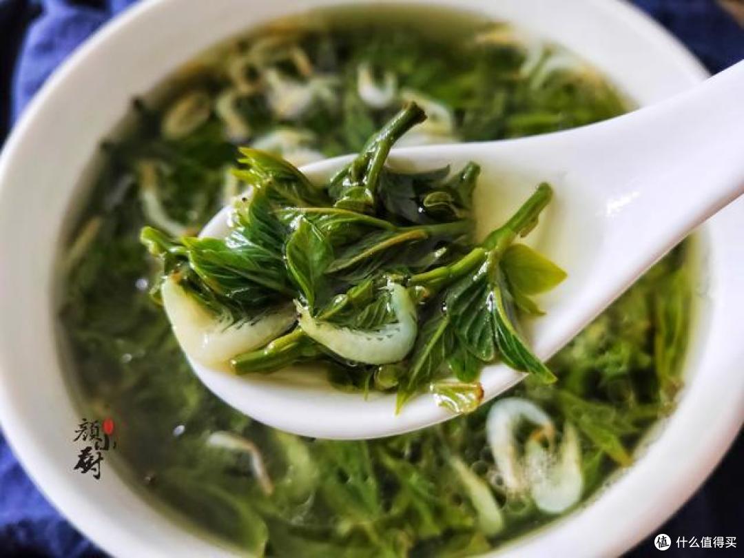 清明前后,这野菜要抓紧吃,简单一煮,清香回甘,错过就要等明年