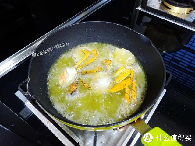  螃蟹还是这么做最美味了，黄儿香肉鲜有滋有味，制作还超级简单！