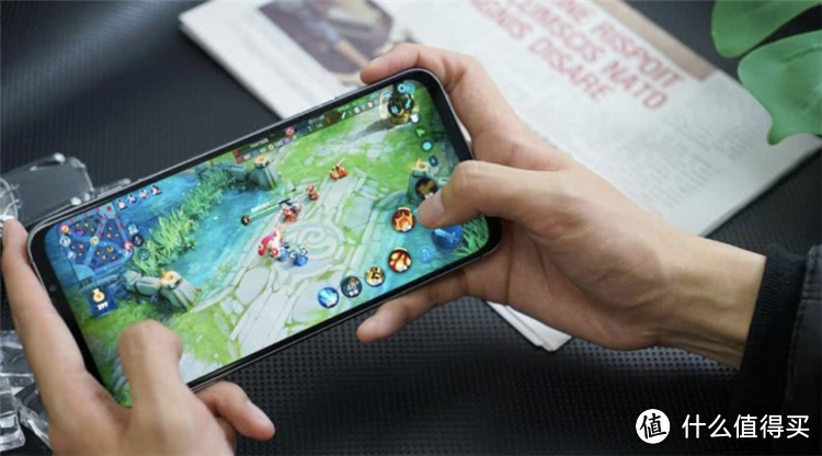 红魔5G游戏手机表现强悍，首发144Hz刷新率屏幕，价格亲民