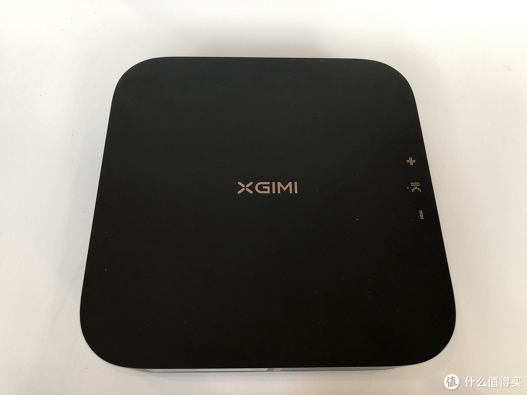 3000元不到的家用投影仪好用吗?——新一代极米Z6X开箱测评