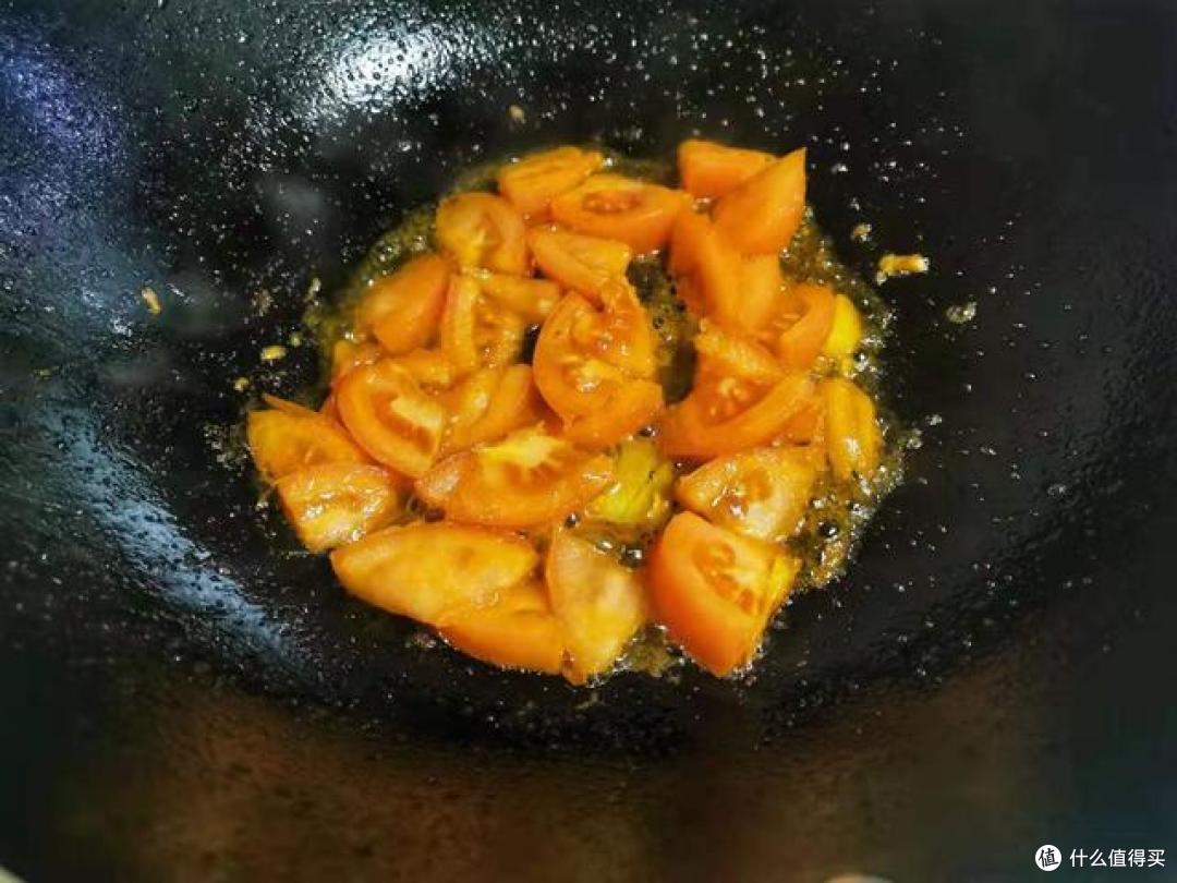 小厨做了道传统美食,还寓意大家步步高升,大家都能猜到是什么吧