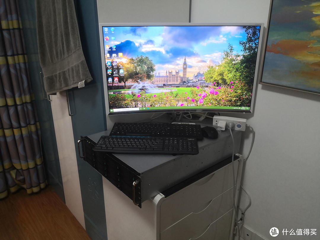显示器是32寸的,对比一下这玩意真的不小
