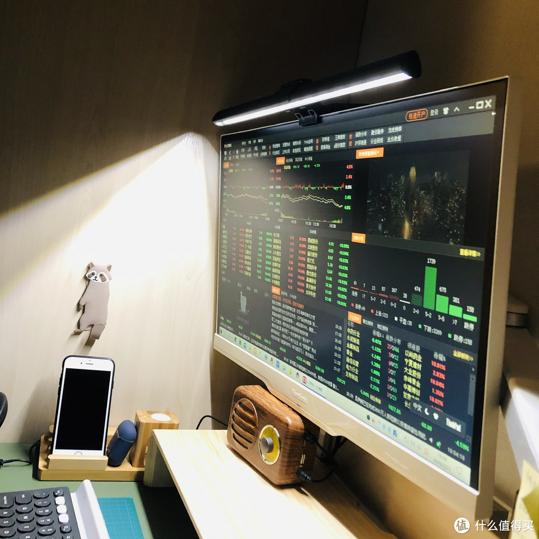 千元明基Wit ScreenBar Plus与百元国产屏幕挂灯的简单对比 结果令人震惊!