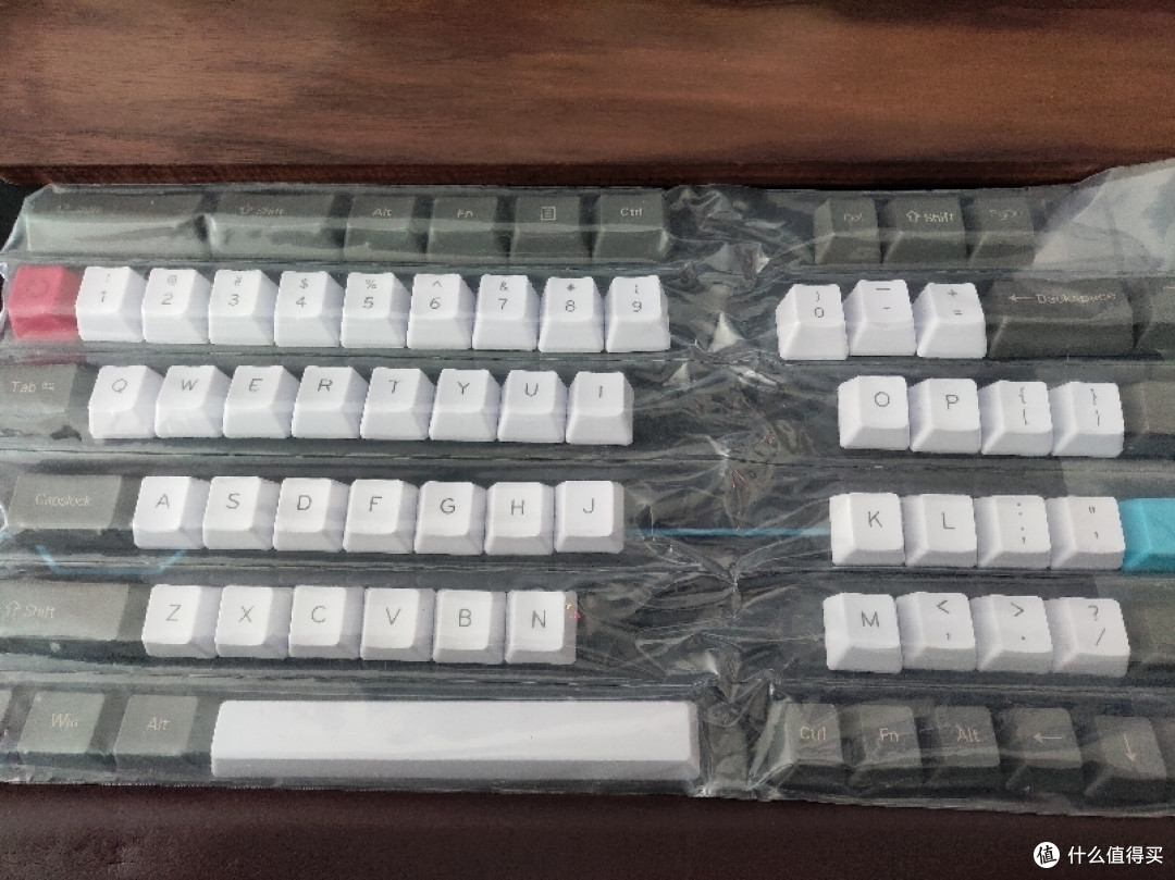 喜欢这个包装,装键帽的时候很方便