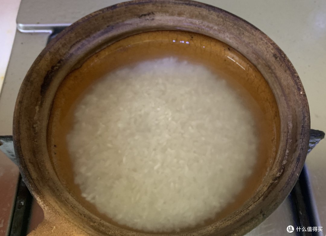 简单操作：在家也可以做出不输饭店的腊味煲仔饭