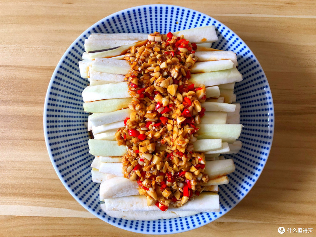 我家最近爱上茄子这做法,蒸一蒸就上桌,鲜美又下饭,快试试