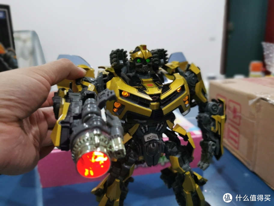 变形金刚把玩专辑篇八变形金刚把玩第八弹mpm02u级武装行动电镀大黄蜂