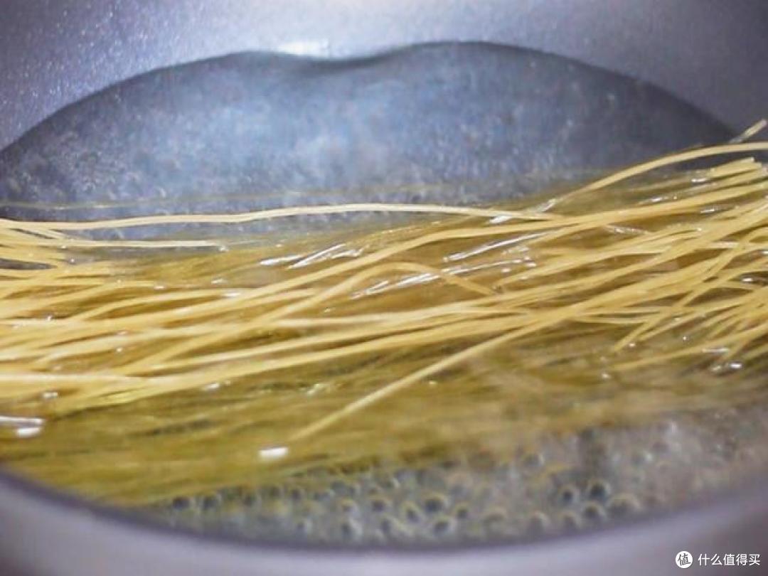 这碗解馋酸辣粉,酸甜度刚好,操作简单到新手也可以做的超美味