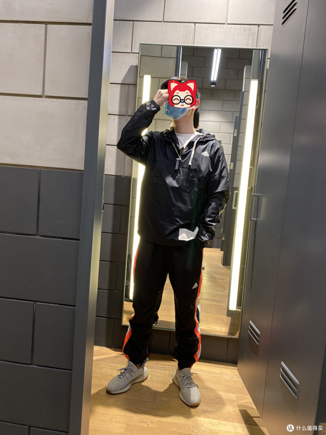 黑色套头外套+炸街裤