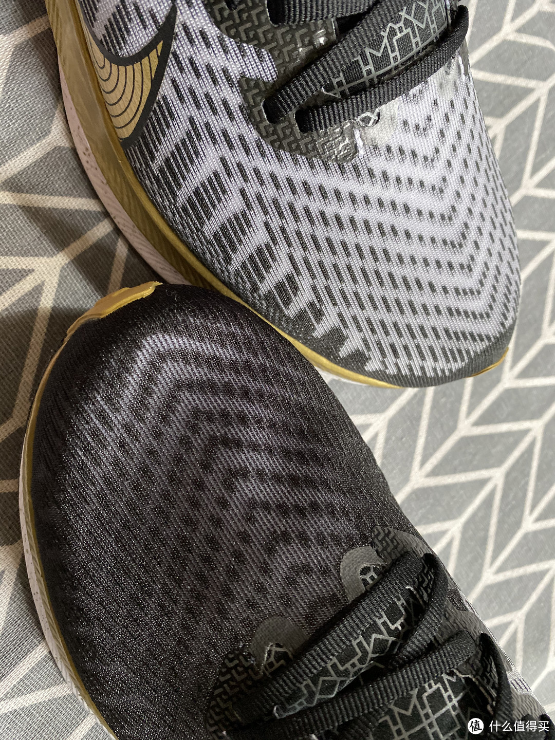 上马黑金配色的Nike ZOOM PEGASUS TURBO 2