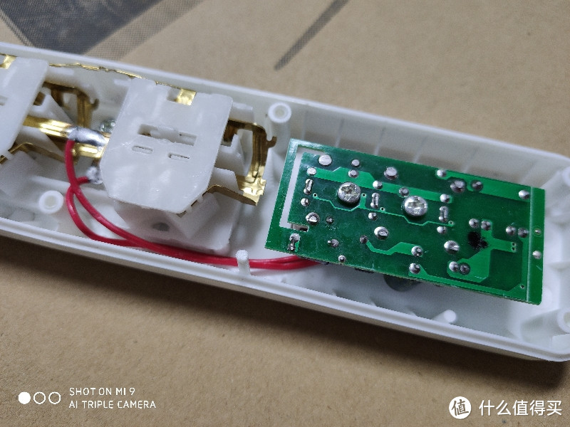 某17元包邮仿小米3位3USB插排拆解