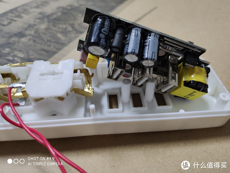 某17元包邮仿小米3位3USB插排拆解