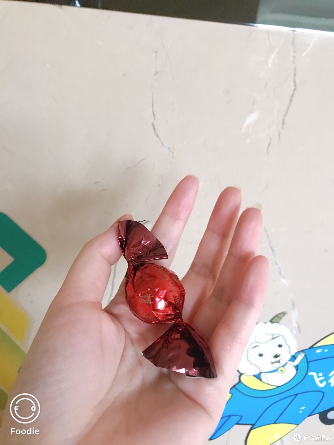 饕餮美味零食到底香不香?の上海浦东机场日上免税酒心巧克力品尝体验