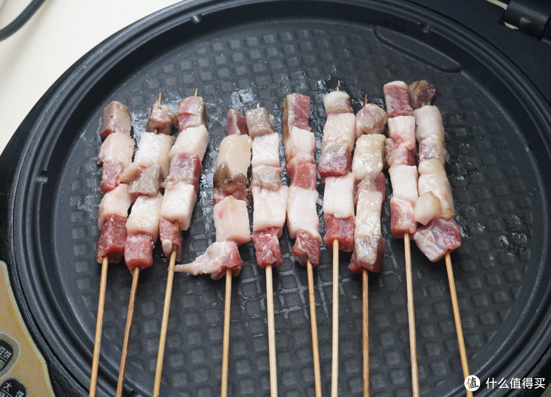 谁说电烤羊肉串没有灵魂？京东采购“木屋烧烤”家庭版羊肉串撸起来