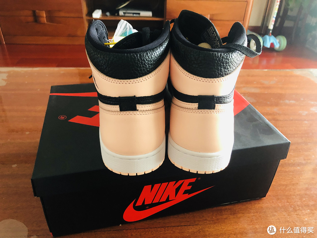 原价买AJ1九孔他不香么----AIR JORDAN 1 黑粉