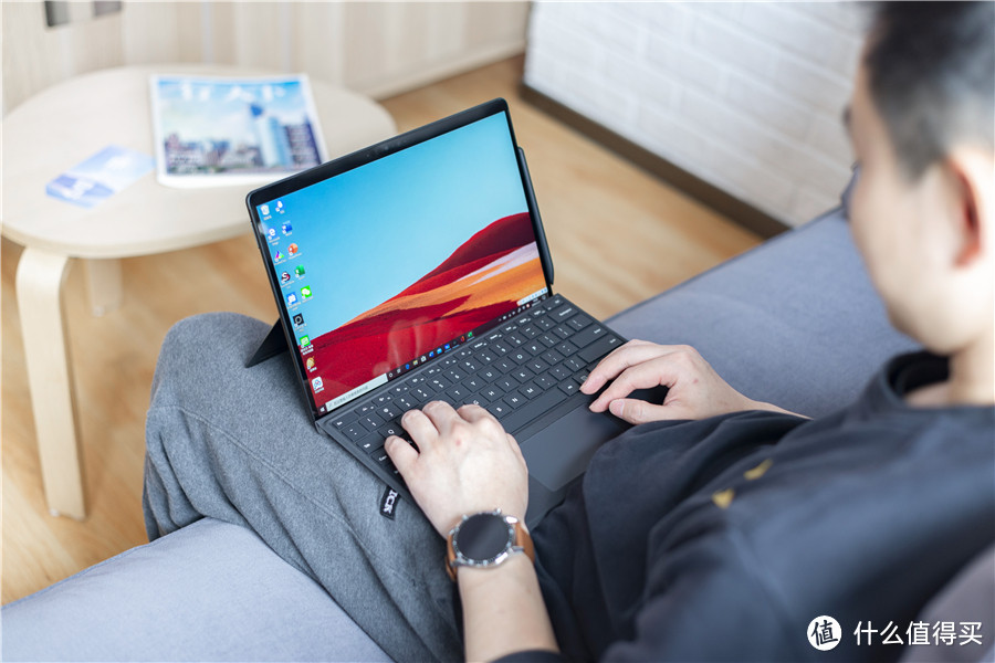 微软Surface Pro X测评：为什么说这是一款具有未来感的笔记本？