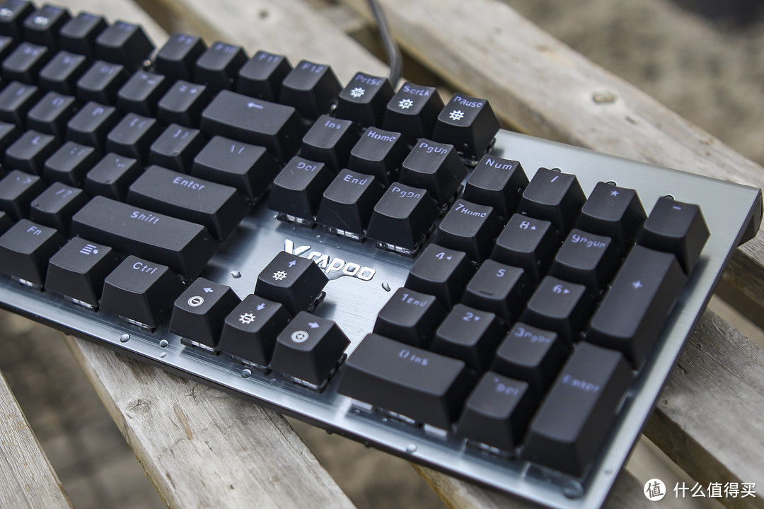 键盘脏了通着电也可以用水洗，雷柏V530游戏机械键盘给力体验