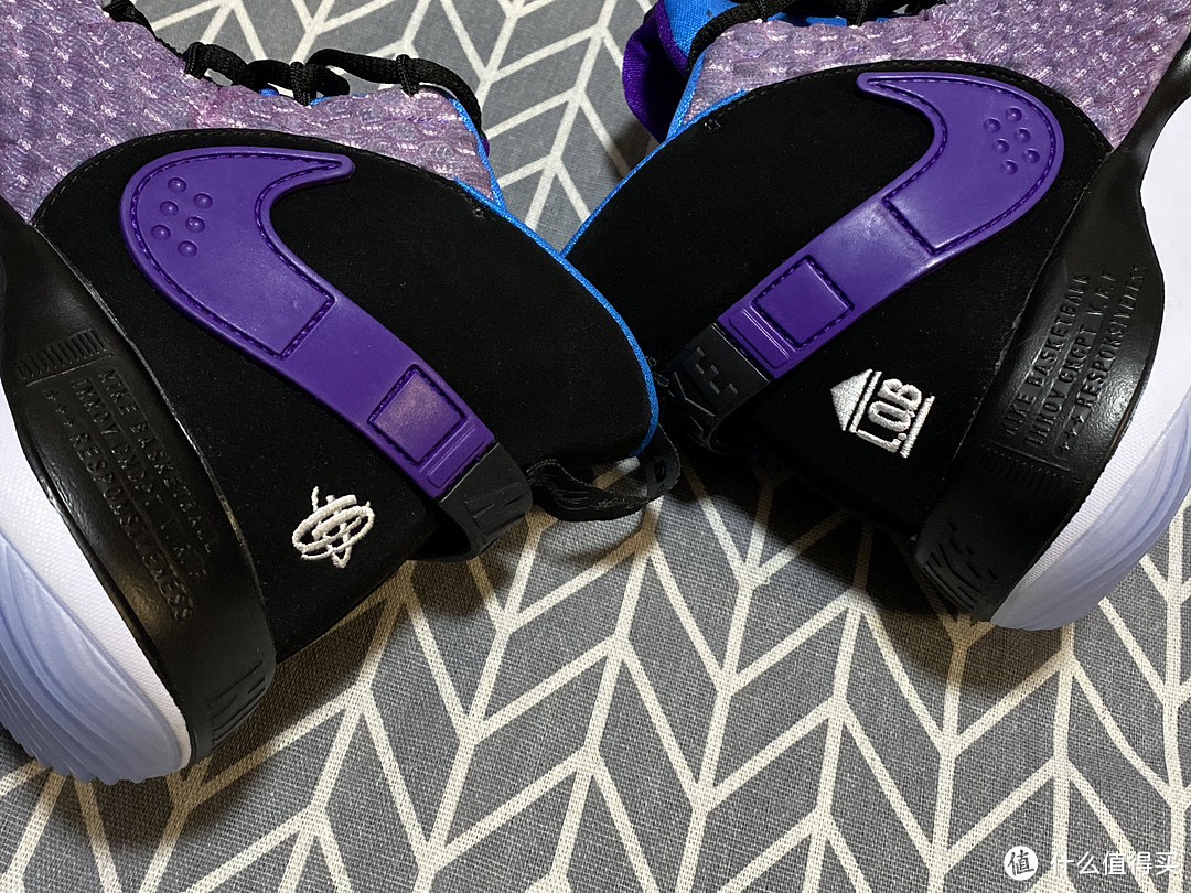 好大气垫的篮球鞋Nike AlphaDunk