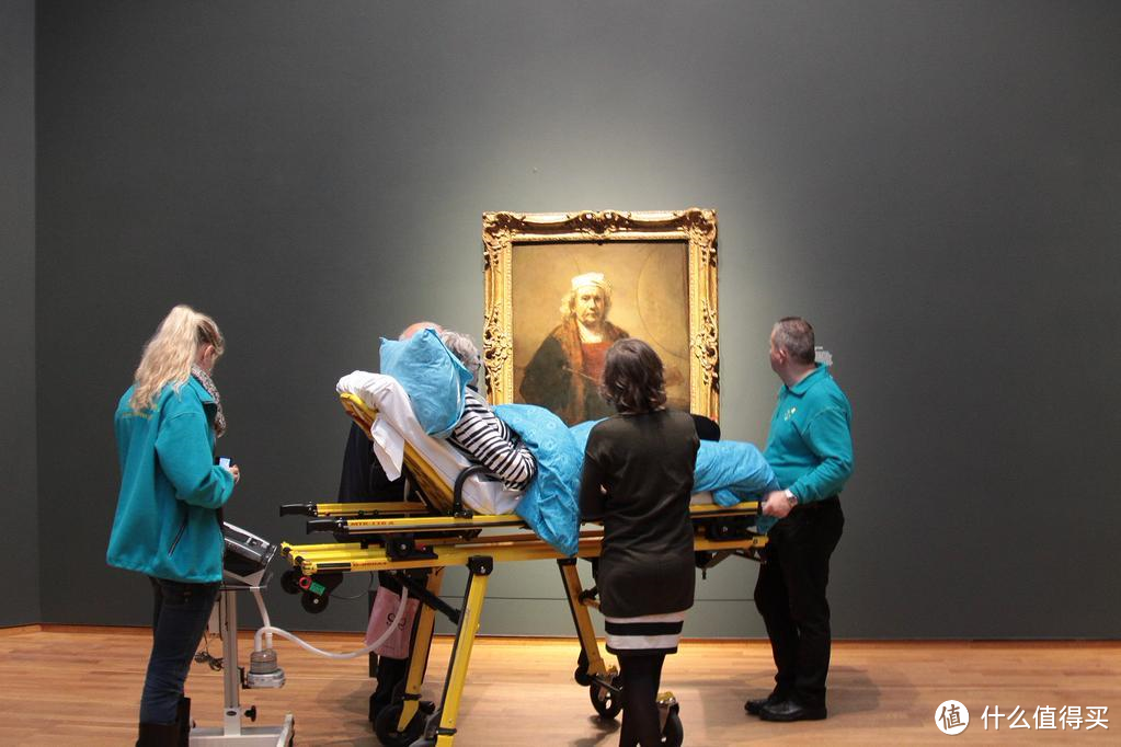 一位荷兰的绝症病人最后一次欣赏伦布朗的画作