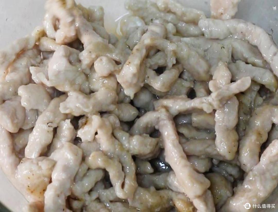 京酱肉丝这样做,甜咸度刚刚好,酱汁浓郁超好吃