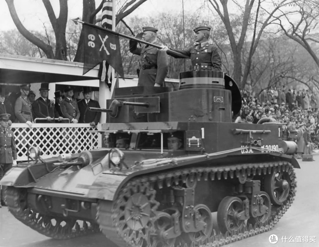 接受罗斯福总统检阅的M2A2型轻型坦克，1938年