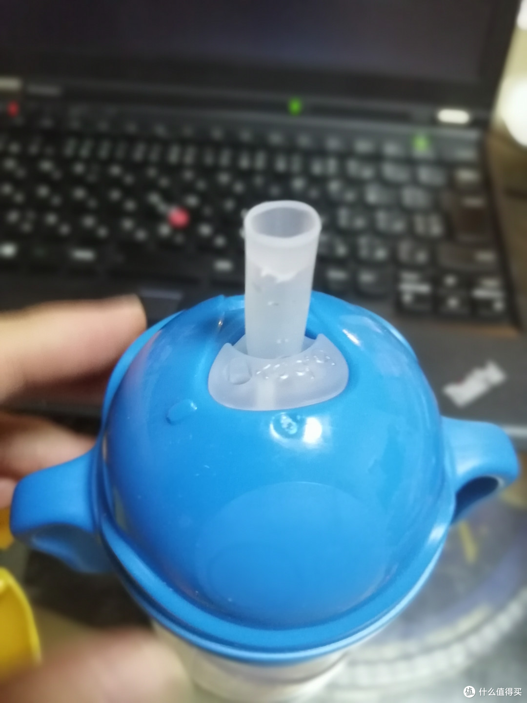 杯盖上面的推拉是可以拿掉的