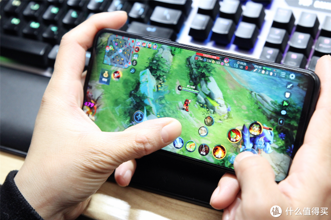 强劲性能+76英寸屏幕！三星Galaxy Z Fold6手机让你打游戏再无担忧