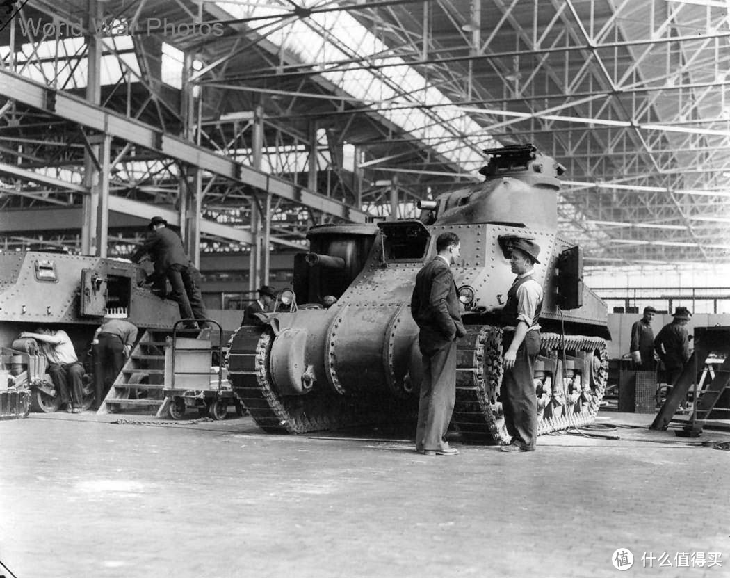 底特律兵工厂内M3“李”的生产线