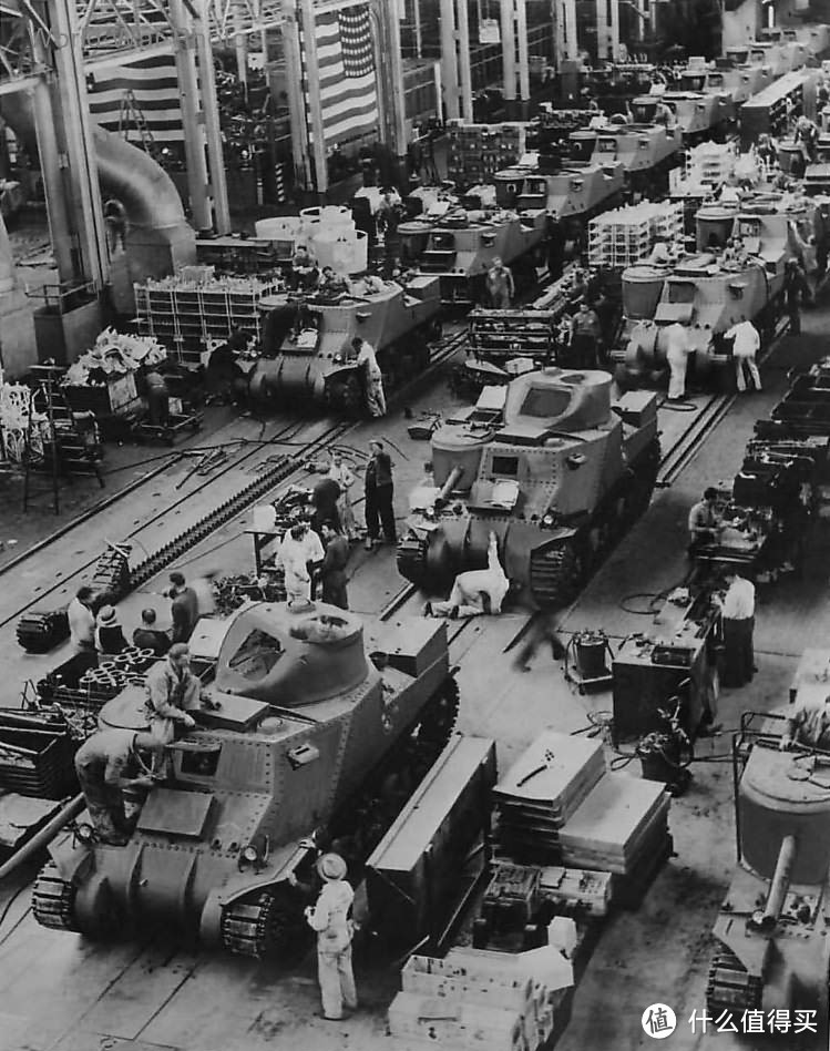 底特律兵工厂内M3“李”的生产线