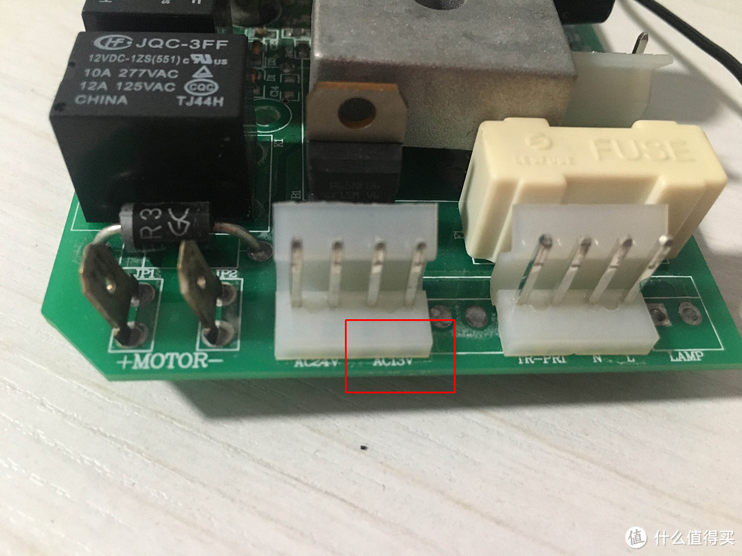 红色是AC~13V，即交流电13V