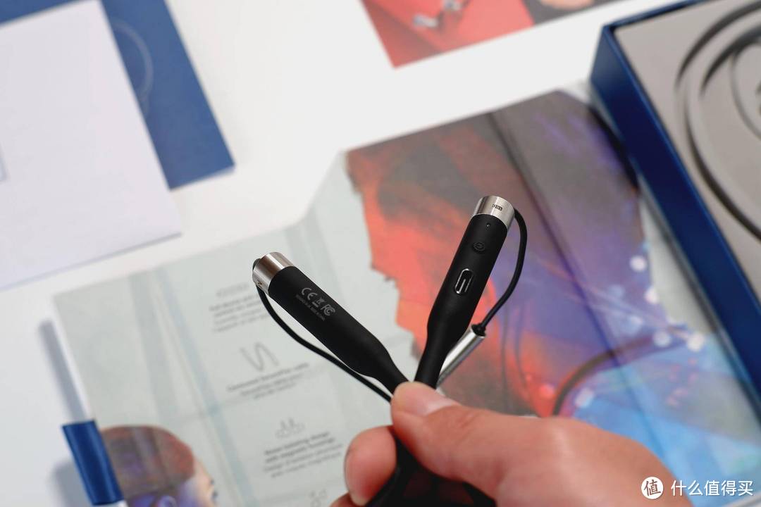 不锈钢做的蓝牙耳机，NFC快速配对，英国品质给你一耳朵通透