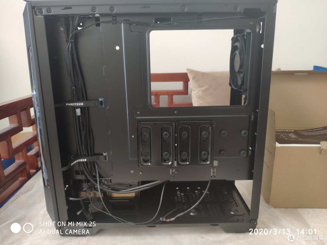 作为对比,这是追风者p360x机箱(没喷漆改色之前是黑的),大家可以看到