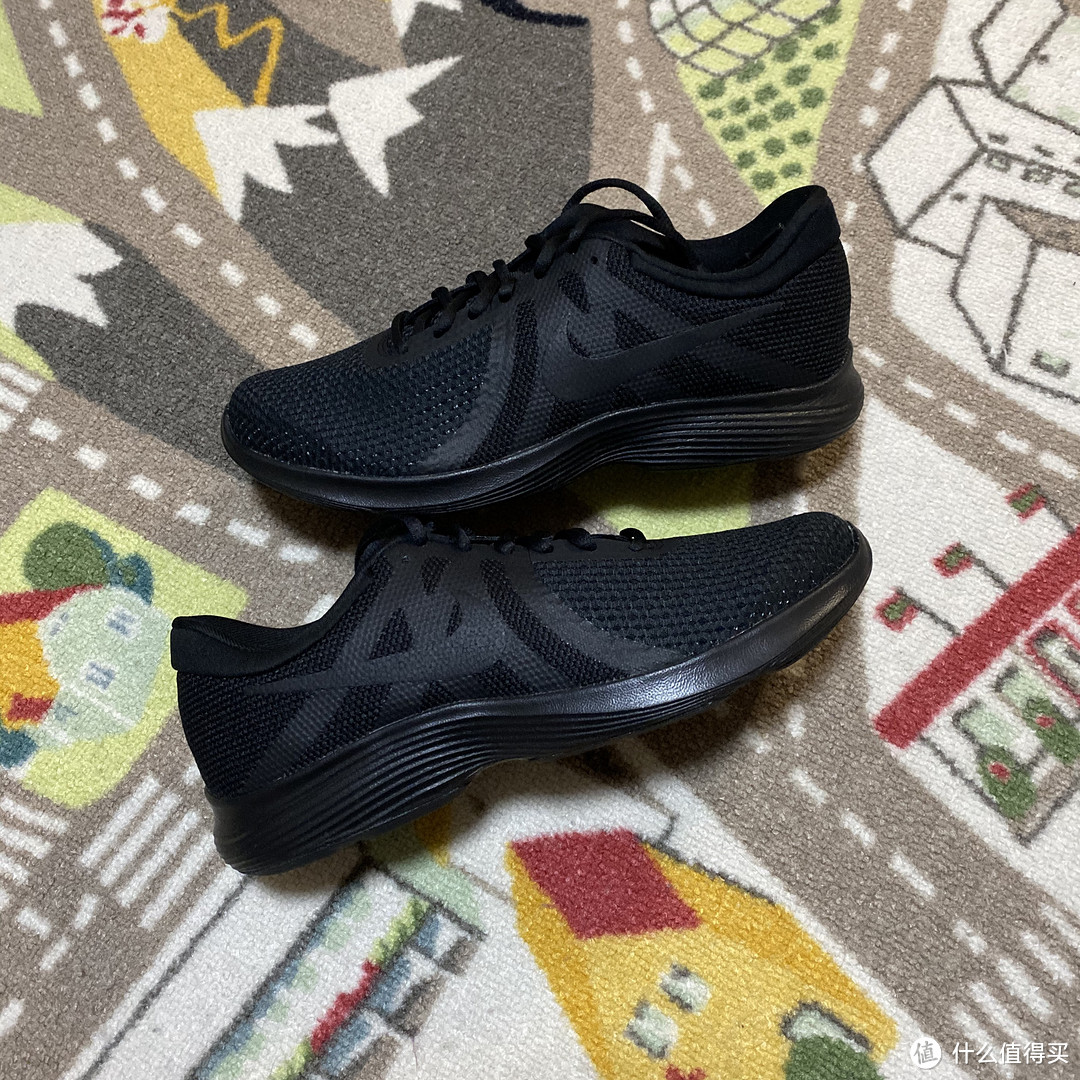 百搭全黑的低价货！Nike Revolution 4